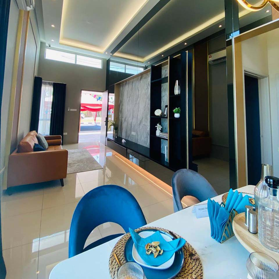 photo_6217296251855161129_y