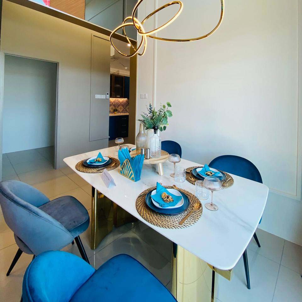 photo_6217296251855161133_y