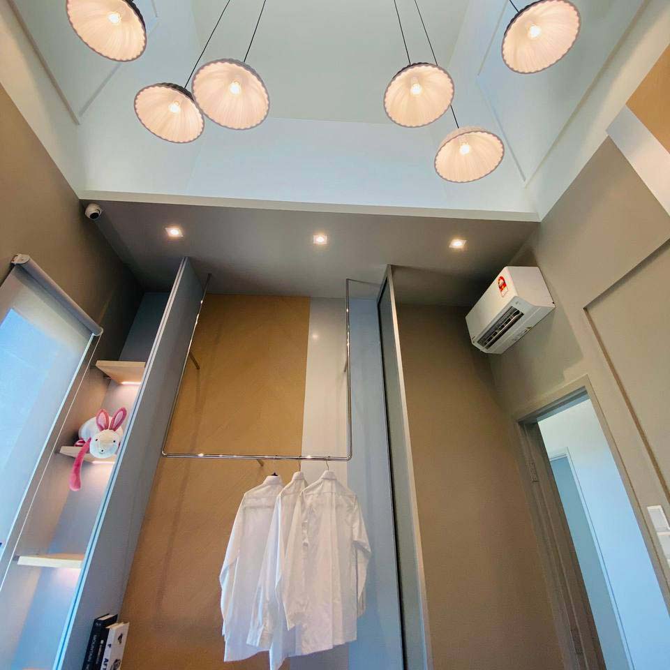 photo_6217296251855161143_y