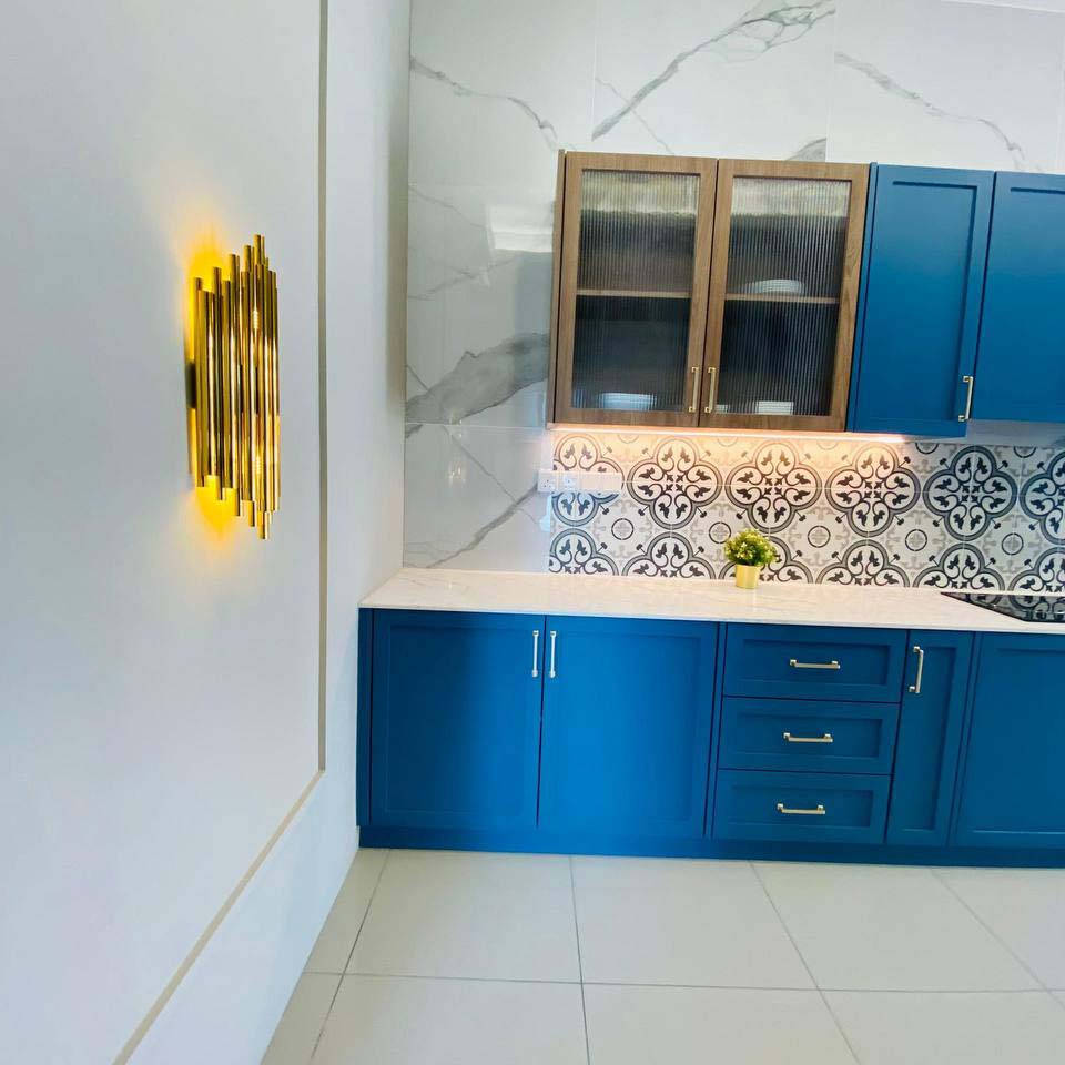 photo_6217296251855161144_y