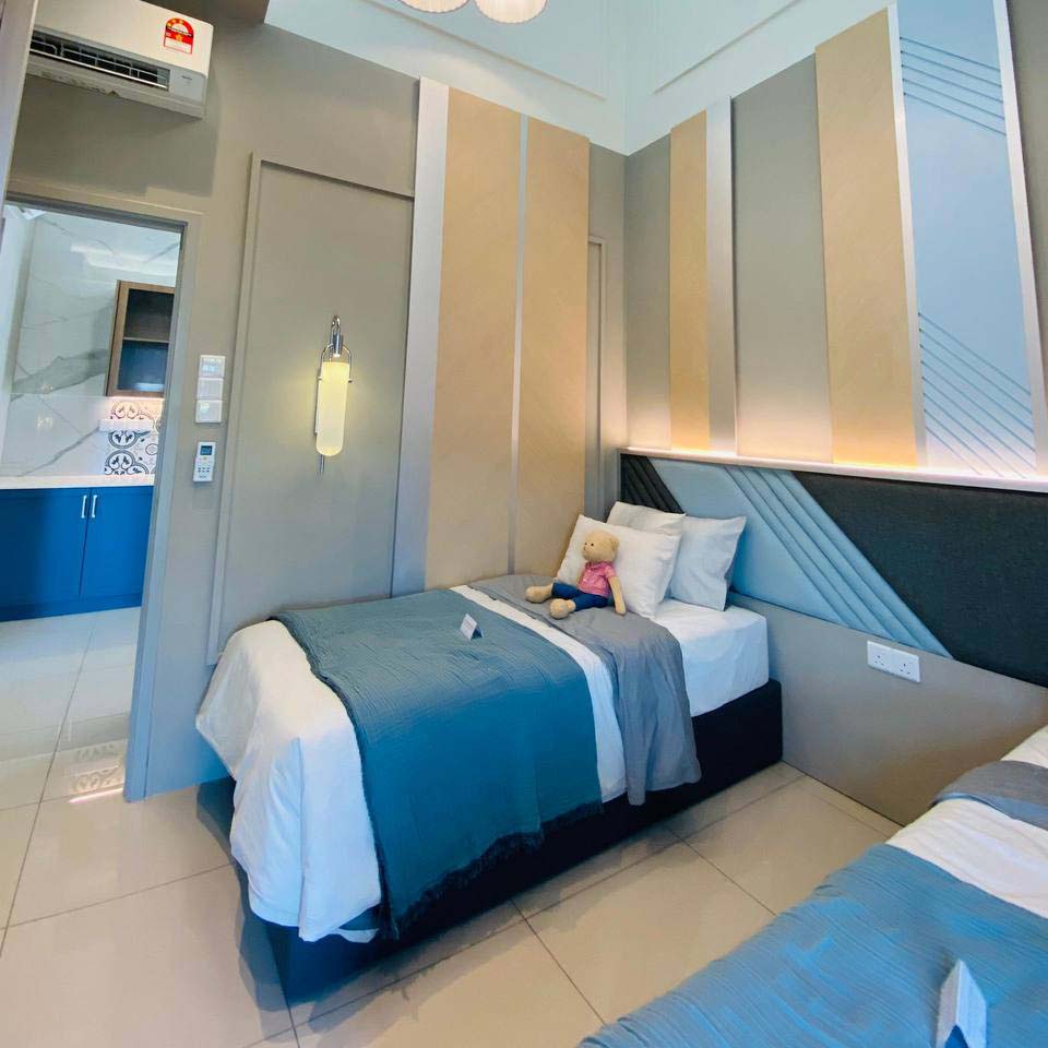 photo_6217296251855161146_y