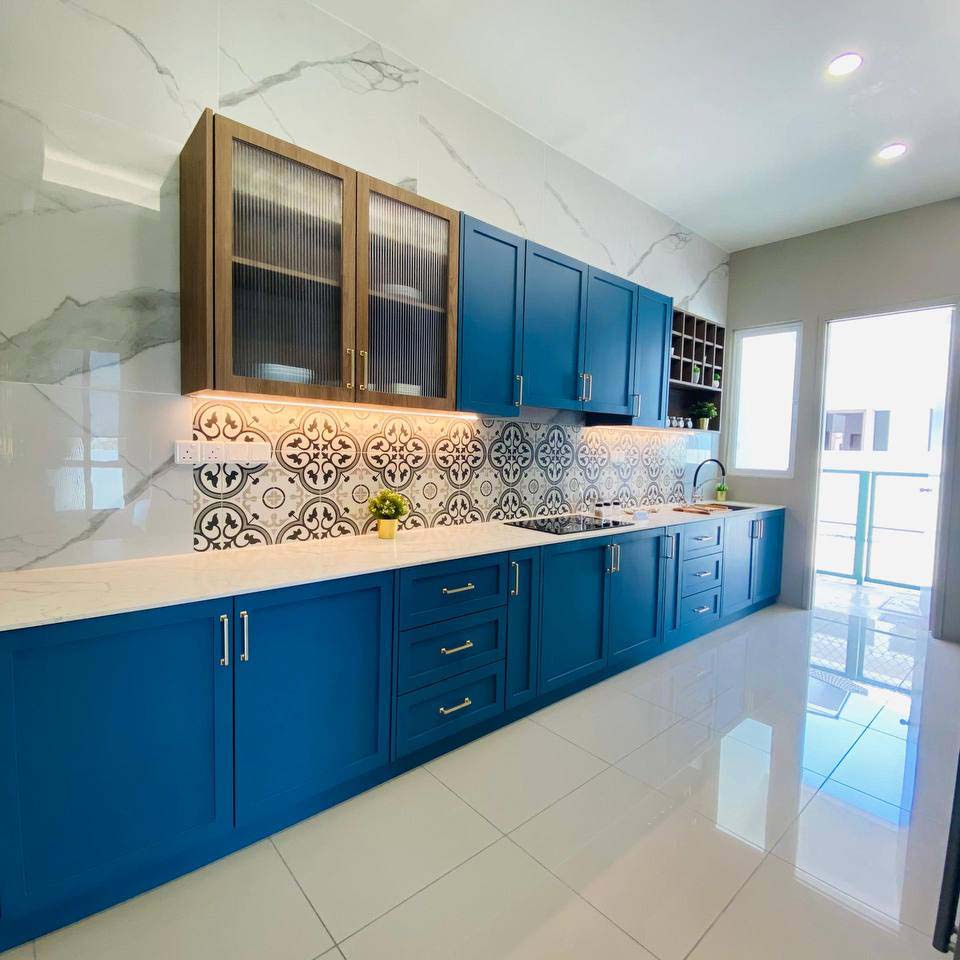 photo_6217296251855161148_y